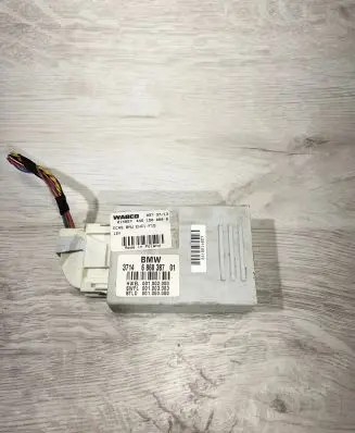 BMW X5 F15 Air suspension control unit module (rear) 6860387 37146860387