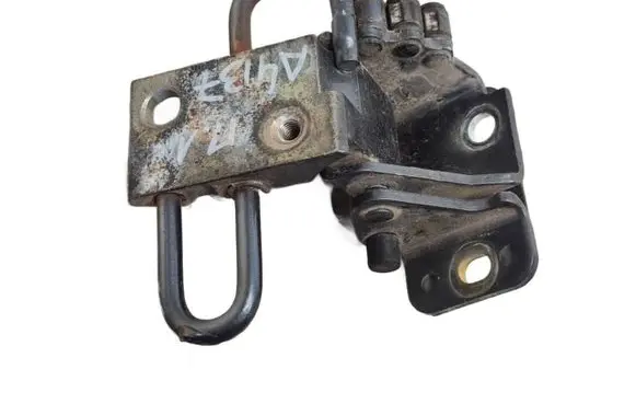 Audi A4 S4 B7 8E 8H Front door lower hinge 8E0831411B