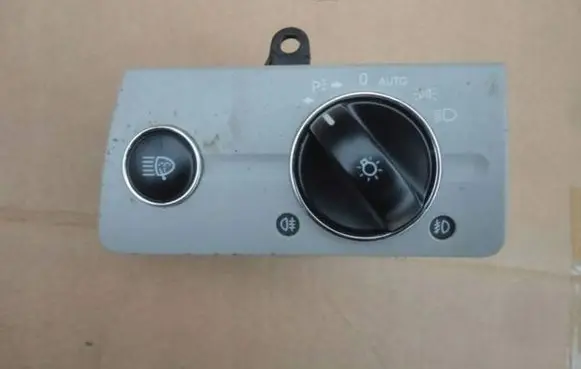 Mercedes-Benz E W211 Tailgate/trunk/boot open switch MCD4581