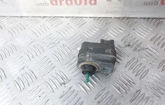Headlight level adjustment motor
