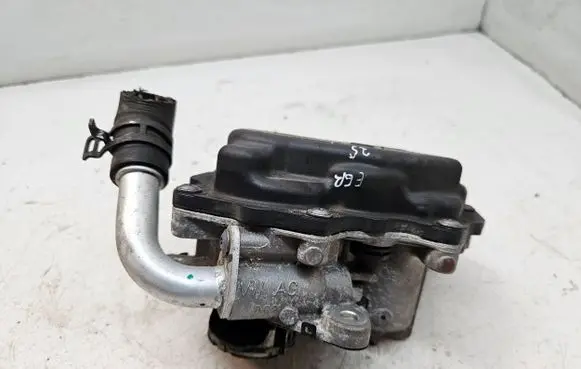 Volkswagen Touran III EGR valve 04L131501S