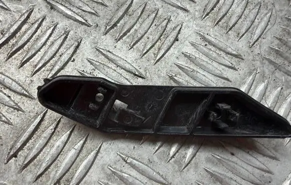 BMW 1 F40 Front bumper mounting bracket 7459727