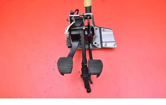 Accelerator throttle pedal