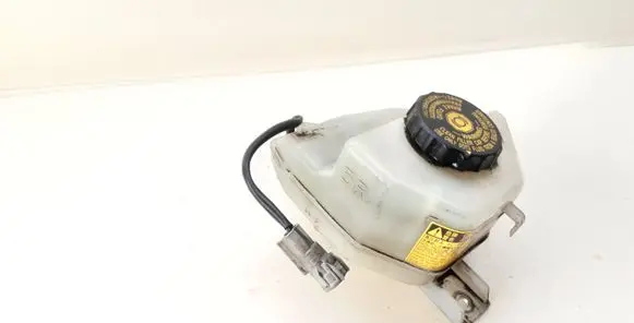 Toyota Prius (XW30) Brake fluid reservoir 