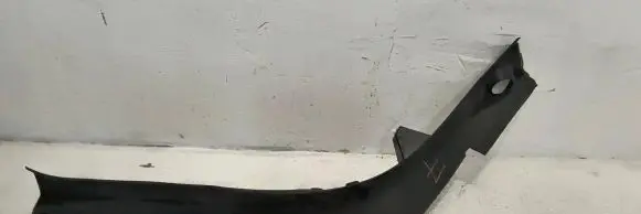 Tesla Model X (D) pillar trim (bottom) 1047320-00-A