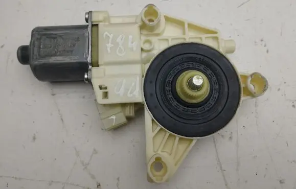 Mercedes-Benz C W204 Front door window regulator motor A2048200242