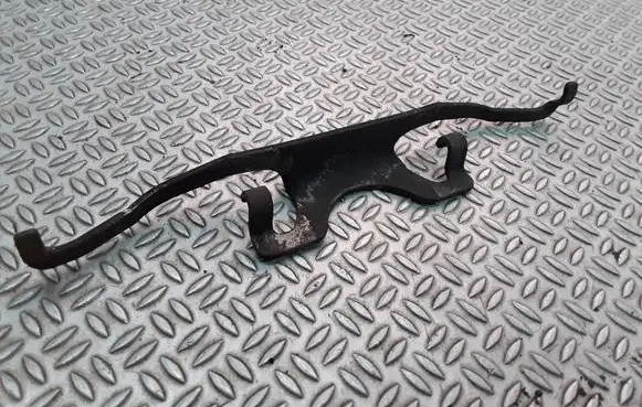 Front brake pad spring