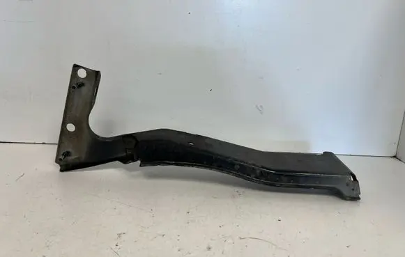 Audi A5 Sportback 8TA Fender mounting bracket 8T0821136