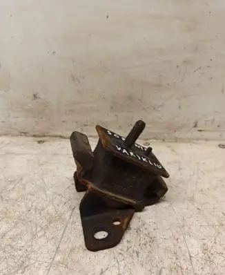 KIA Sorento Engine mount bracket