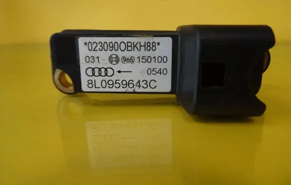 Audi A3 S3 8L Airbag deployment crash/impact sensor 8L0959643C