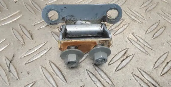 Tailgate/trunk/boot hinge