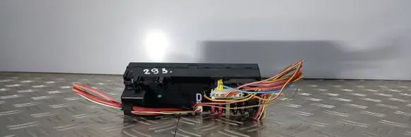 Mercedes-Benz E W210 Fuse box set A0005400372 05376120