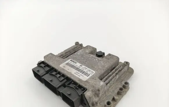 Suzuki Grand Vitara II Engine control unit/module 0281012569 8200518648