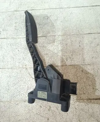 Opel Zafira A Accelerator throttle pedal 90581208