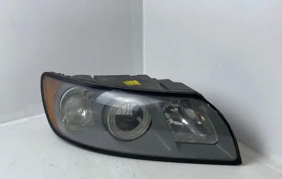 Volvo V50 Headlight/headlamp 30698886 0301198204