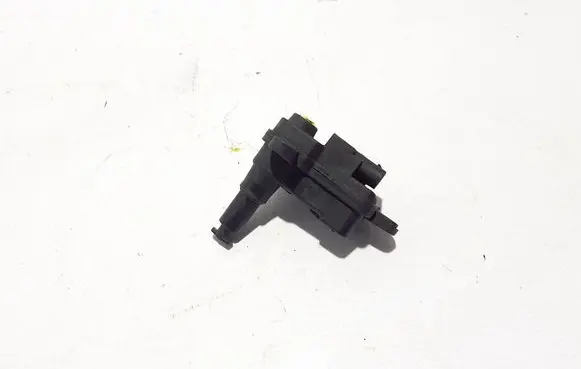 Volkswagen PASSAT B8 Fuel tank cap lock 