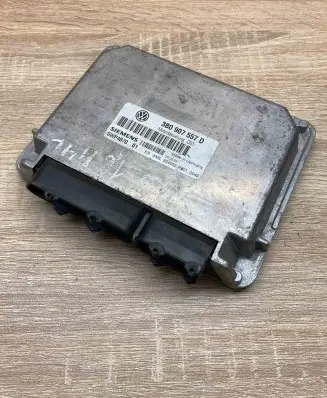 Volkswagen PASSAT B5 Engine control unit/module ECU 3B0907557D 5WP487001