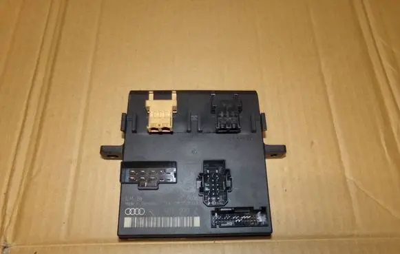 Audi A4 S4 B6 8E 8H Comfort/convenience module 8E0907279C