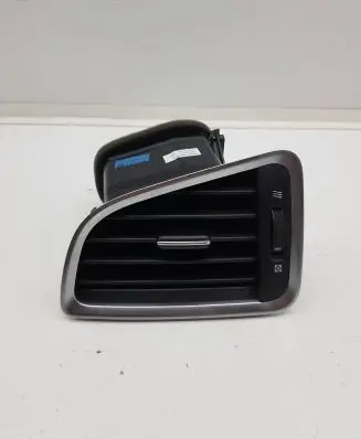 Suzuki SX4 S-Cross Dashboard side air vent grill/cover trim 7364061M00 20200316