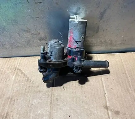 Mercedes-Benz E W124 Coolant heater control valve 1147412081 0018303784
