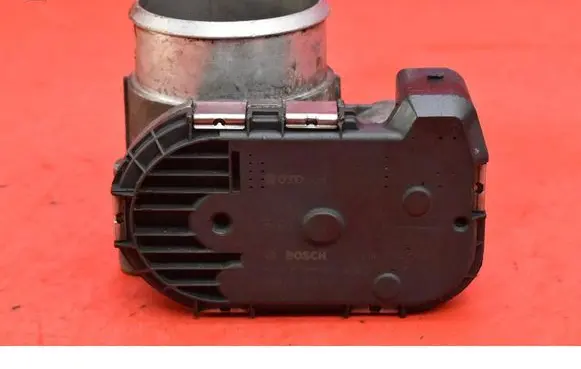 Volkswagen PASSAT B5.5 Throttle body valve 06B133062M