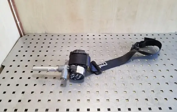 Volvo S80 Middle seatbelt (rear) 8639763