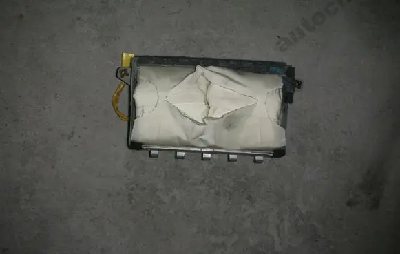 Mitsubishi Grandis Passenger airbag