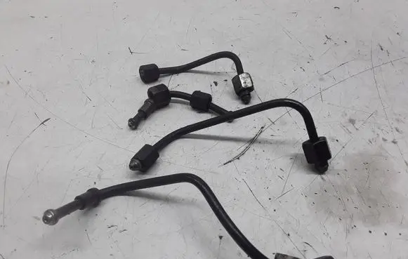 Opel Vectra C Fuel injector supply line/pipe 