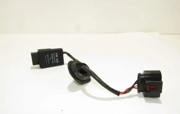 Volkswagen Scirocco Fuel pump relay 1K0906093F