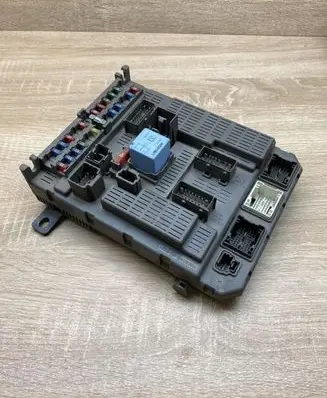 Citroen C5 Fuse module 96453529
