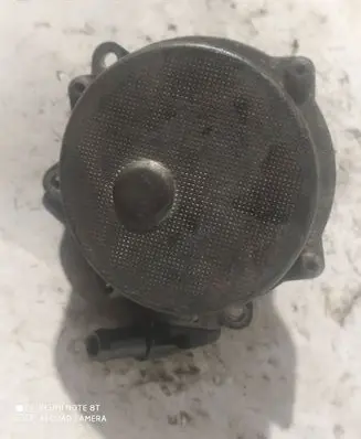 Audi A4 S4 B6 8E 8H Vacuum pump 057145100C