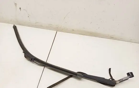 Toyota Avensis T250 Front wiper blade arm 