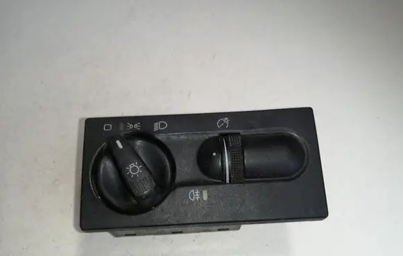 Volkswagen Golf III Light switch 1H6941531A