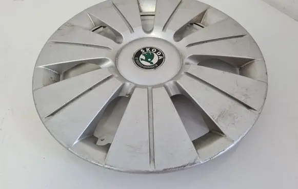 Skoda Fabia Mk1 (6Y) R15 wheel hub/cap/trim 6Y0601147