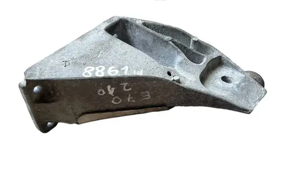BMW X5 E70 Engine mounting bracket 22116772680 6772680 67871110