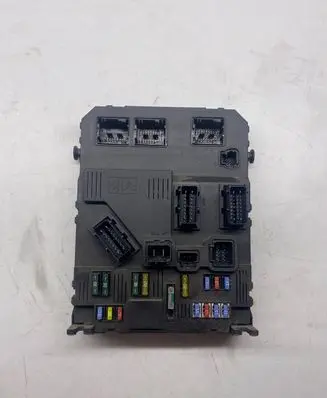 Peugeot 407 Fuse module 9655788480 BSIS0300 S120104000L