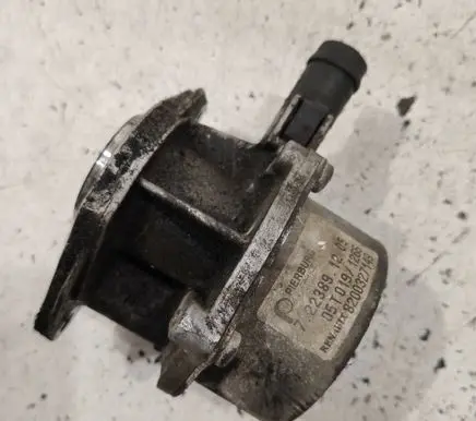 Renault Megane II Vacuum pump 8200327149