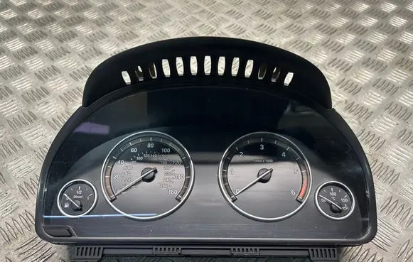Speedometer (instrument cluster)