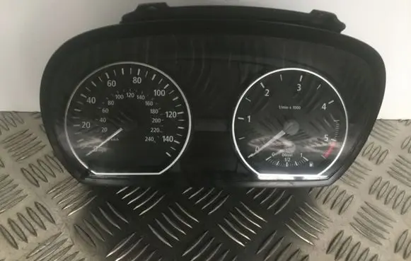 BMW 1 E81 E87 Speedometer (instrument cluster) 104277503 1042775