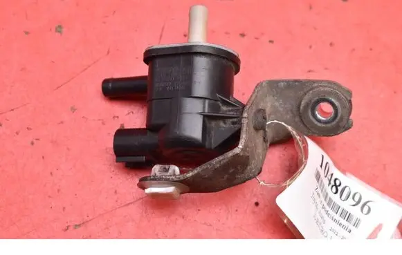 Toyota Auris 150 Vacuum valve 90910TC001