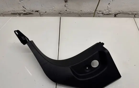 BMW X7 G07 Foot area side trim 7434363