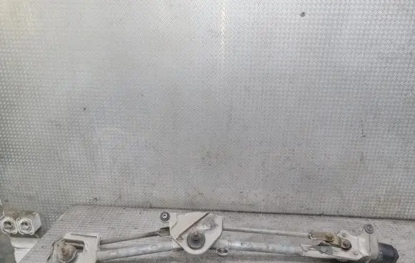 Nissan Tiida C11 Front wiper linkage and motor