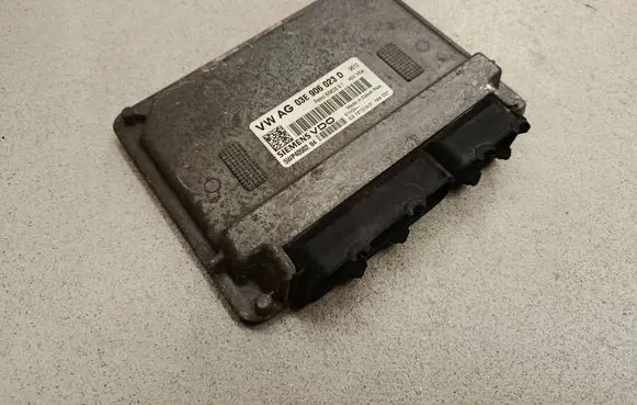 Volkswagen Polo IV 9N3 Engine control unit/module 03E906023D 5WP4050204 SLM0S91