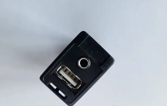 Toyota Verso USB socket connector 
