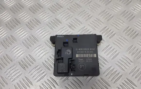 Mercedes-Benz E W211 Door control unit/module 2118201626