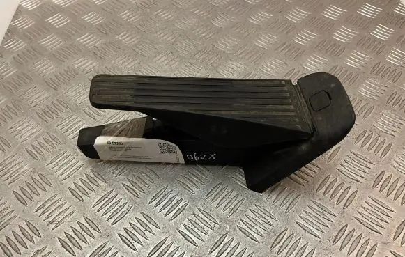 Volvo XC90 Accelerator throttle pedal 31445780