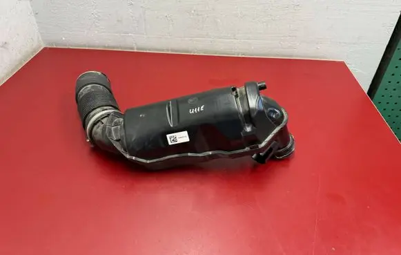 BMW X1 U11 Turbo air intake inlet pipe/hose 8489423 13718489423
