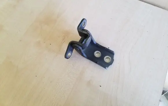 Toyota Avensis T250 Front door upper hinge