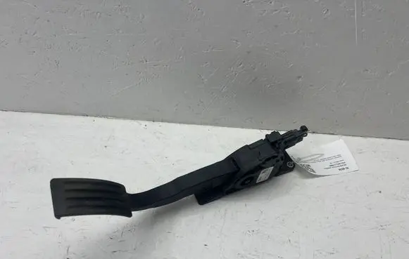 Volvo V40 Accelerator throttle pedal 31280598