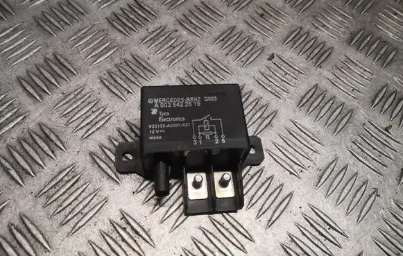 Mercedes-Benz C W204 Other relay 0035422619 A0035422619